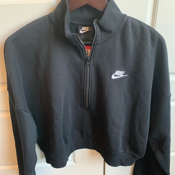 Nike Tops - Nike cropped zippered pull over - size Large
